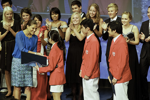 H.R.H. Crown Princess Victoria of Sweden presents the award to: Luigi Marshall Cham, Jun Yong Nicholas Lim and Tian Ting Carrie-Anne Ng. Photograph courtesy of SIWI.